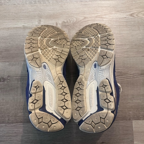 New Balance 2002R (Navy/Cream) - Picture 5 of 6